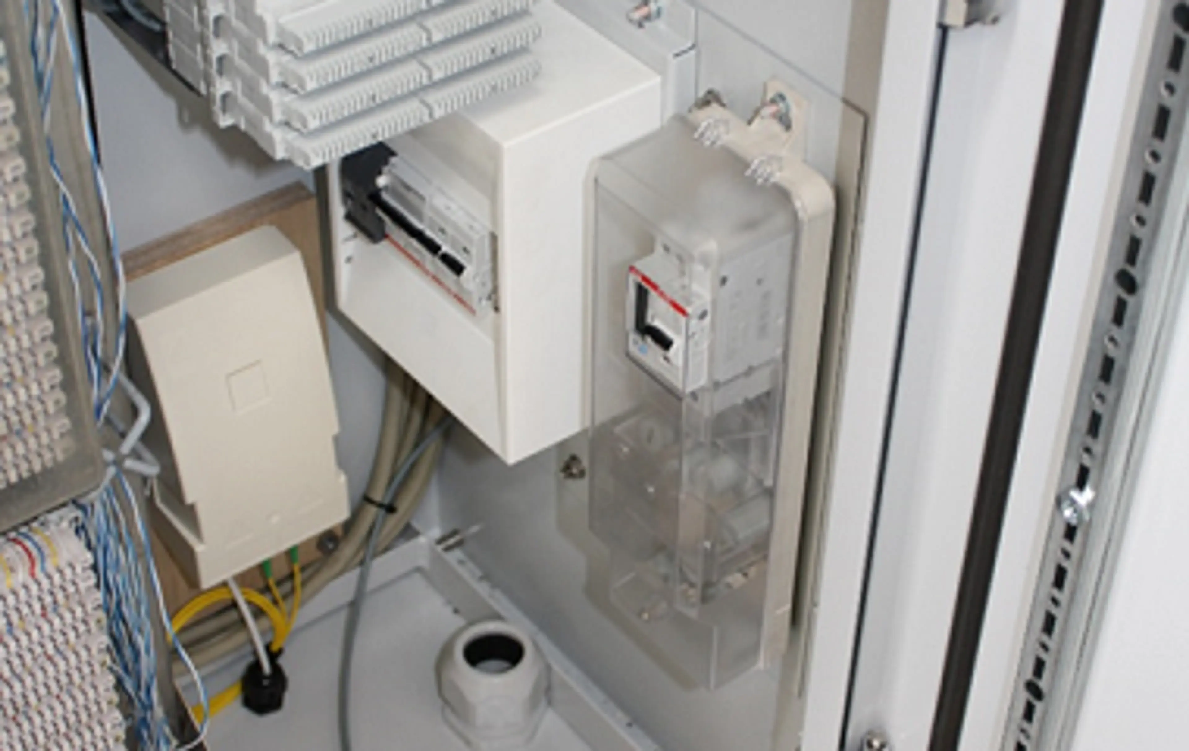 Compact and suitable up to 32A, meet the 5L6039